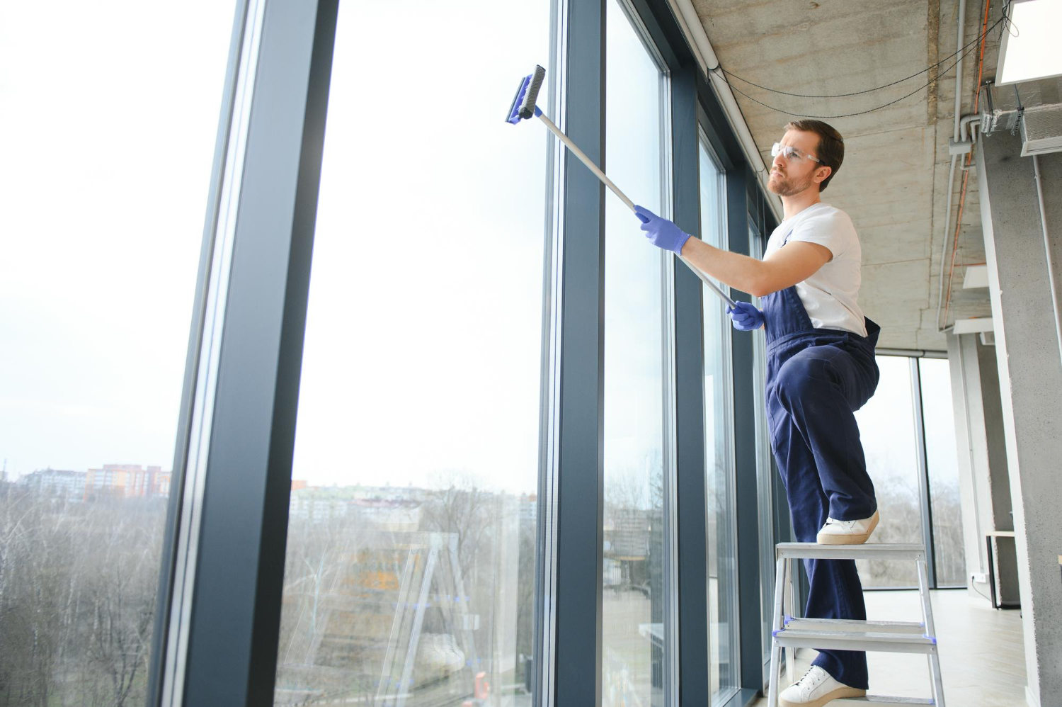 gebaudereinigung-fenster-komlett-reinigen Gebäudereinigung - Fenster komplett reinigen